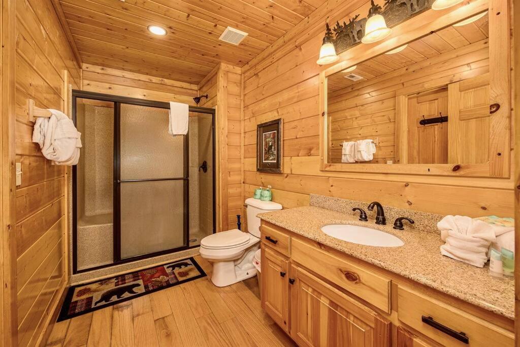 Panorama Mountain View Cabin, Less Than 10 Miles From Gatlinburg And Dollywood, Dog Friendly, 6 Bedrooms Sleeps 17, Fire Pit, Hottub, Washer Dryer, Fully Loaded Kitchen, Gameroom With A Tv, Pool Table, Arcade, Air Hockey, And Foosball Sevierville Exterior foto