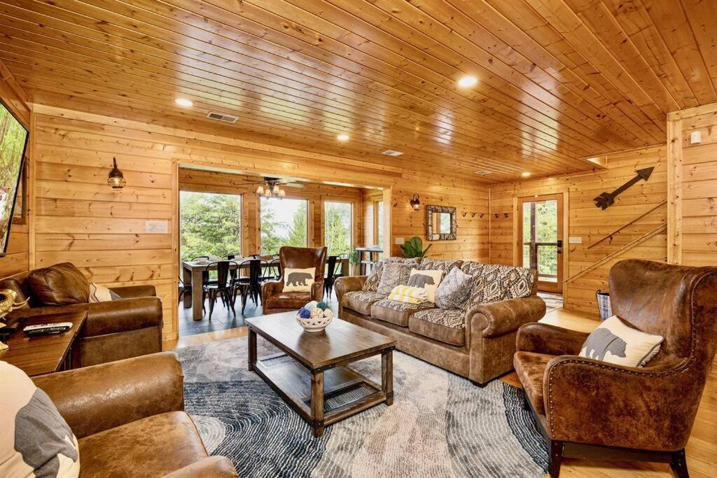 Panorama Mountain View Cabin, Less Than 10 Miles From Gatlinburg And Dollywood, Dog Friendly, 6 Bedrooms Sleeps 17, Fire Pit, Hottub, Washer Dryer, Fully Loaded Kitchen, Gameroom With A Tv, Pool Table, Arcade, Air Hockey, And Foosball Sevierville Exterior foto