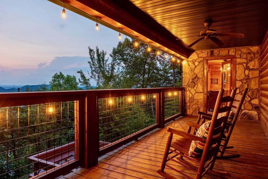 Panorama Mountain View Cabin, Less Than 10 Miles From Gatlinburg And Dollywood, Dog Friendly, 6 Bedrooms Sleeps 17, Fire Pit, Hottub, Washer Dryer, Fully Loaded Kitchen, Gameroom With A Tv, Pool Table, Arcade, Air Hockey, And Foosball Sevierville Exterior foto